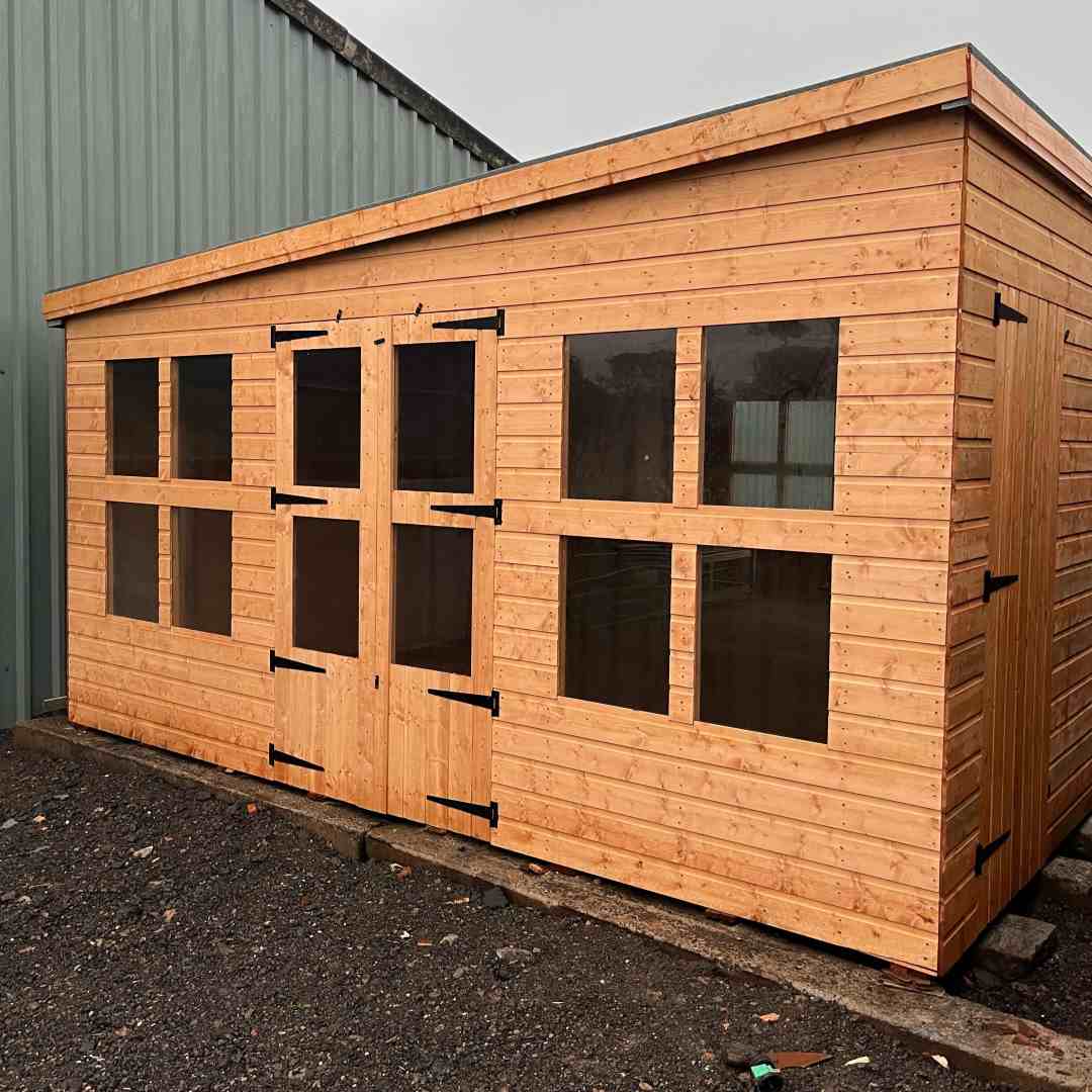 refreshments shed at brockmore farm shop gloucestershire herefordshire 4